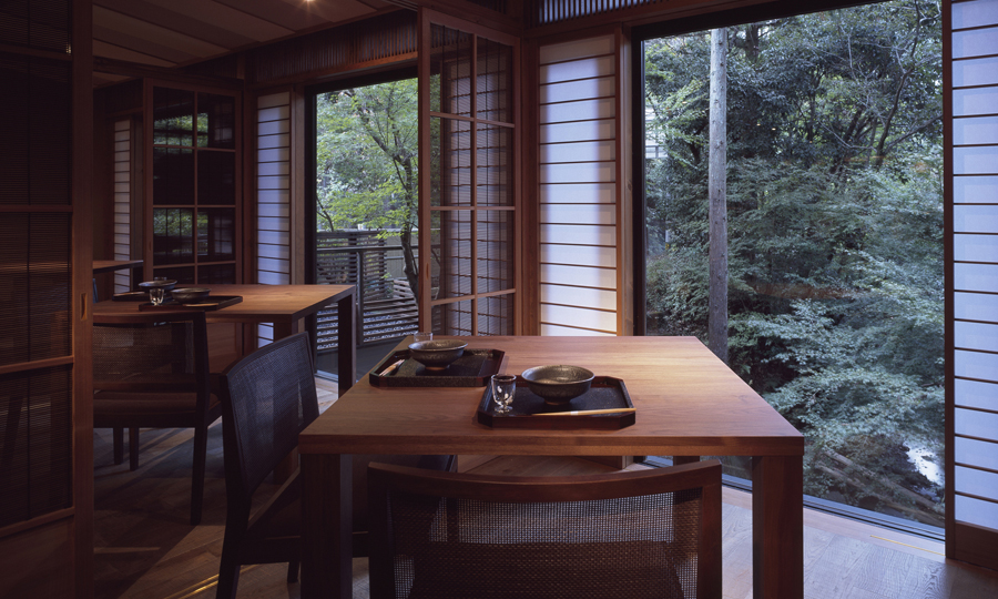 本厨房と客席をｵｰﾌﾟﾝｷｯﾁﾝで接続する