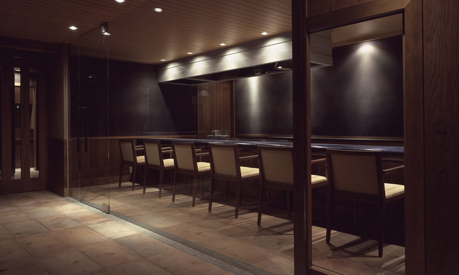 本厨房と客席をｵｰﾌﾟﾝｷｯﾁﾝで接続する