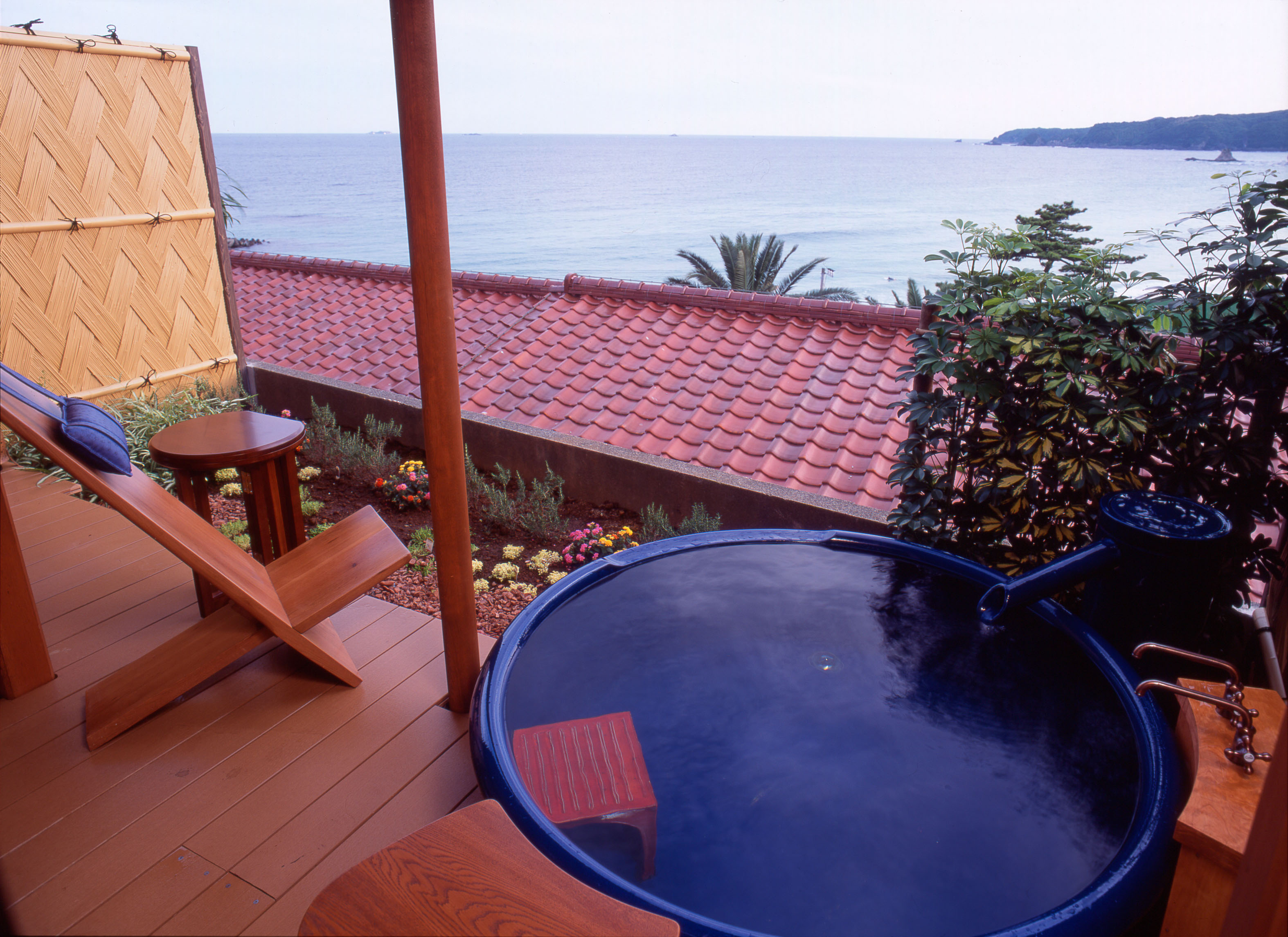 海をひとりじめにする露天風呂