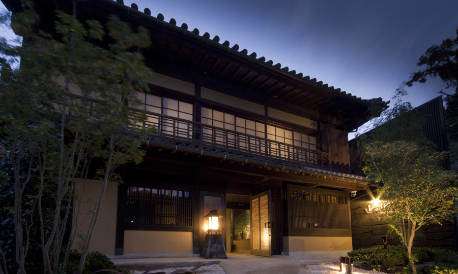 江戸時代の古建築を旅館の顔として再生