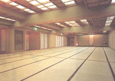 賑やかさを残しつつ、プライベート感を高めたお食事処