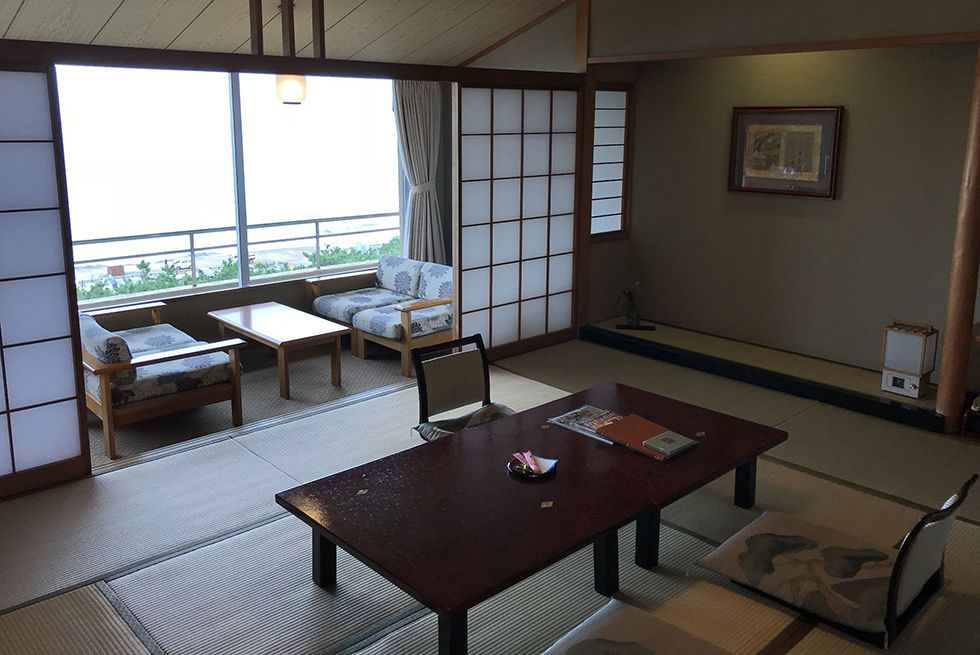 海を臨む窓辺の過ごし方の新提案