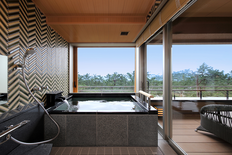 海を臨む窓辺の過ごし方の新提案