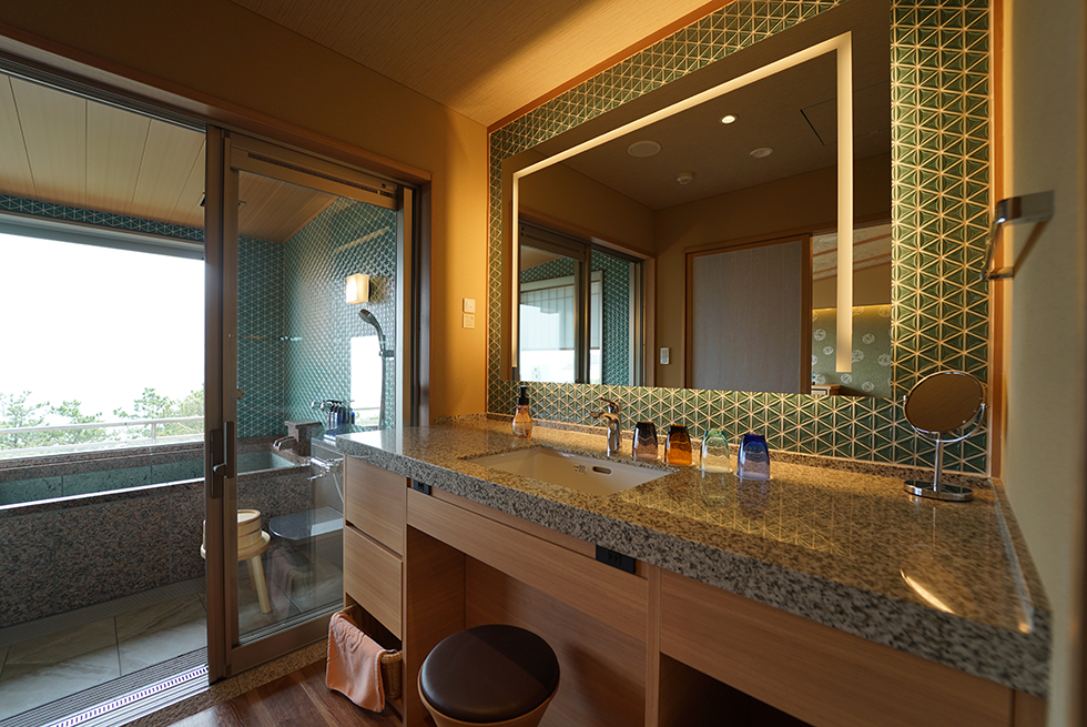 海を臨む窓辺の過ごし方の新提案