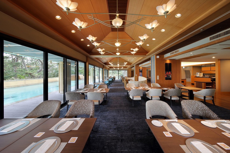 萬祝をテーマとしたダイニング