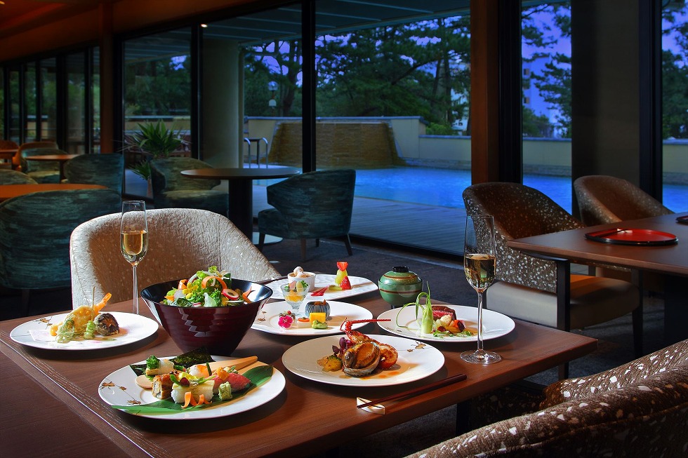 萬祝をテーマとしたダイニング