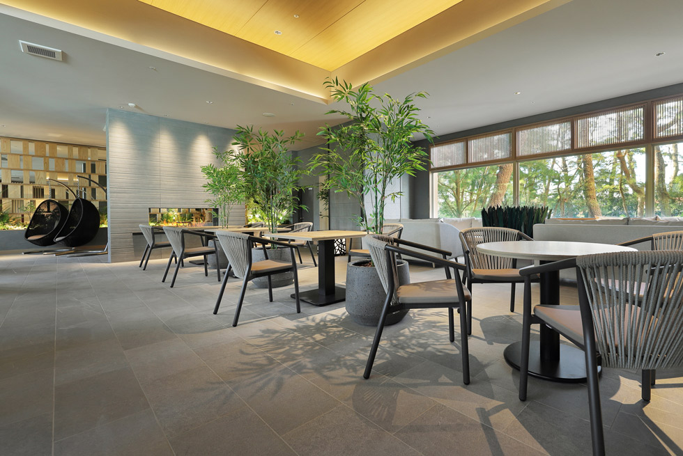 遊休スペースを大人のためのラウンジへ