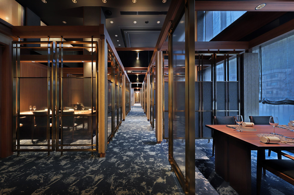 吹抜を生かした半個室ダイニング