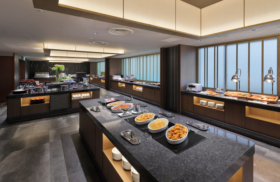 吹抜を生かした半個室ダイニング