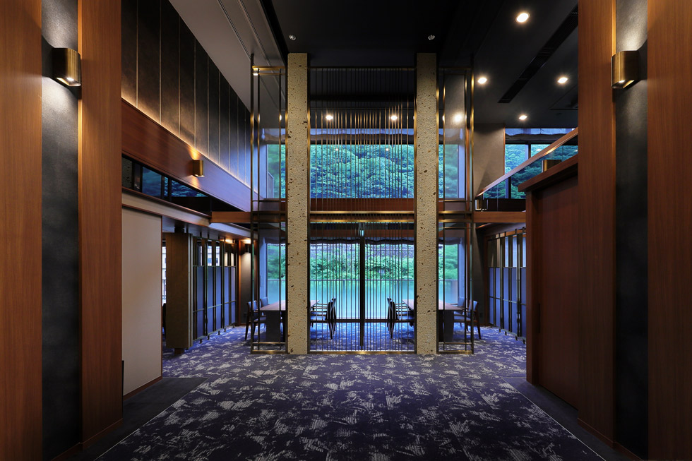 吹抜を生かした半個室ダイニング