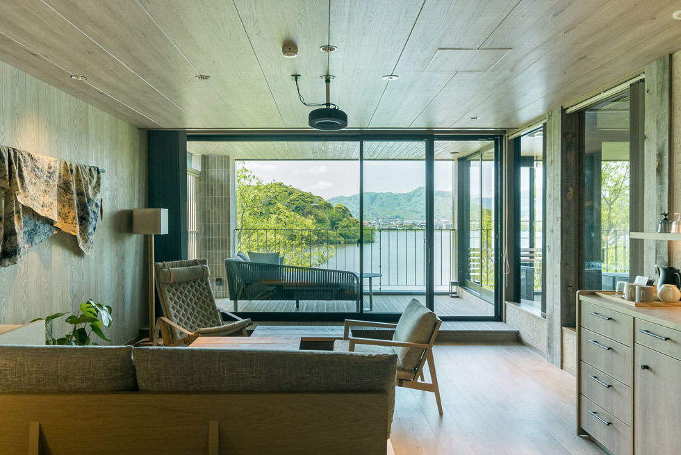 湖の畔で邸宅のように過ごす