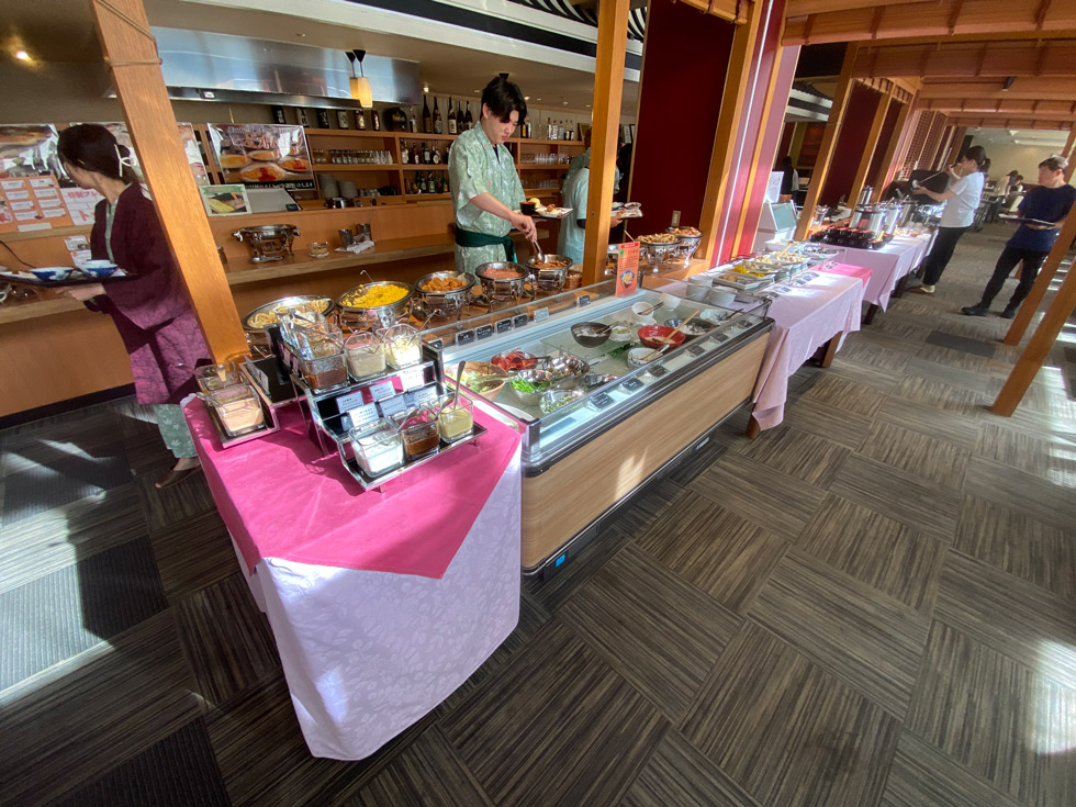 吹抜を生かした半個室ダイニング